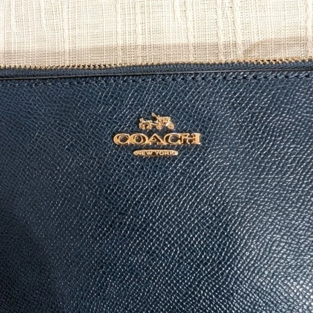 Like New Coach Navy‎ Wristlet 7 3/4